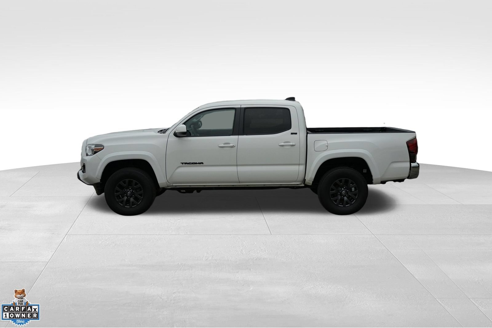 Used 2023 Toyota Tacoma SR5 AWD/4WD image 2