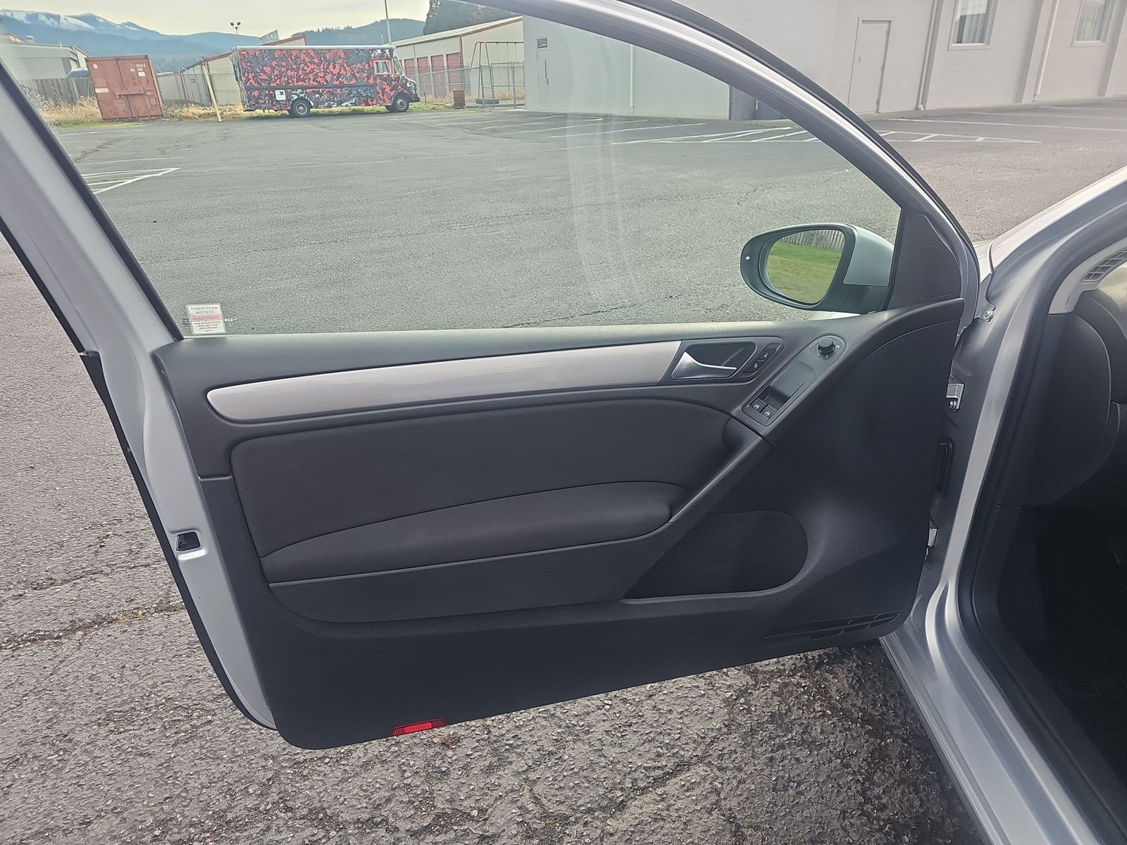 Used 2012 Volkswagen Golf 2-Door image 16