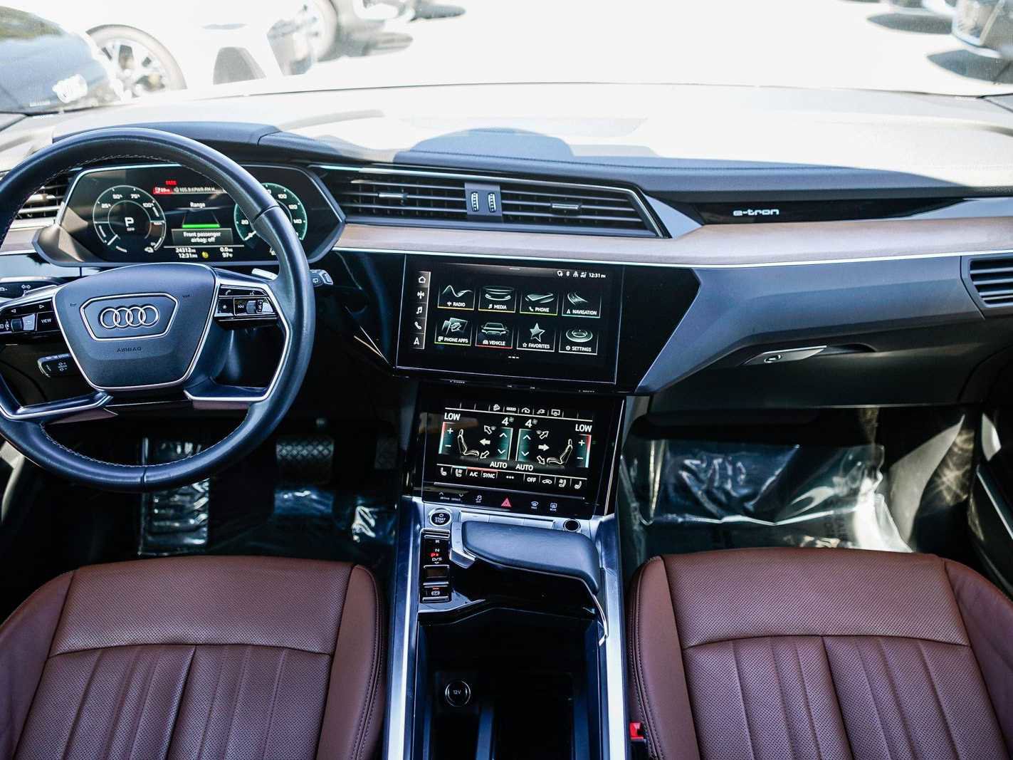 Used 2024 Audi Q8 e-tron Premium Plus w/ Premium Plus Package image 12