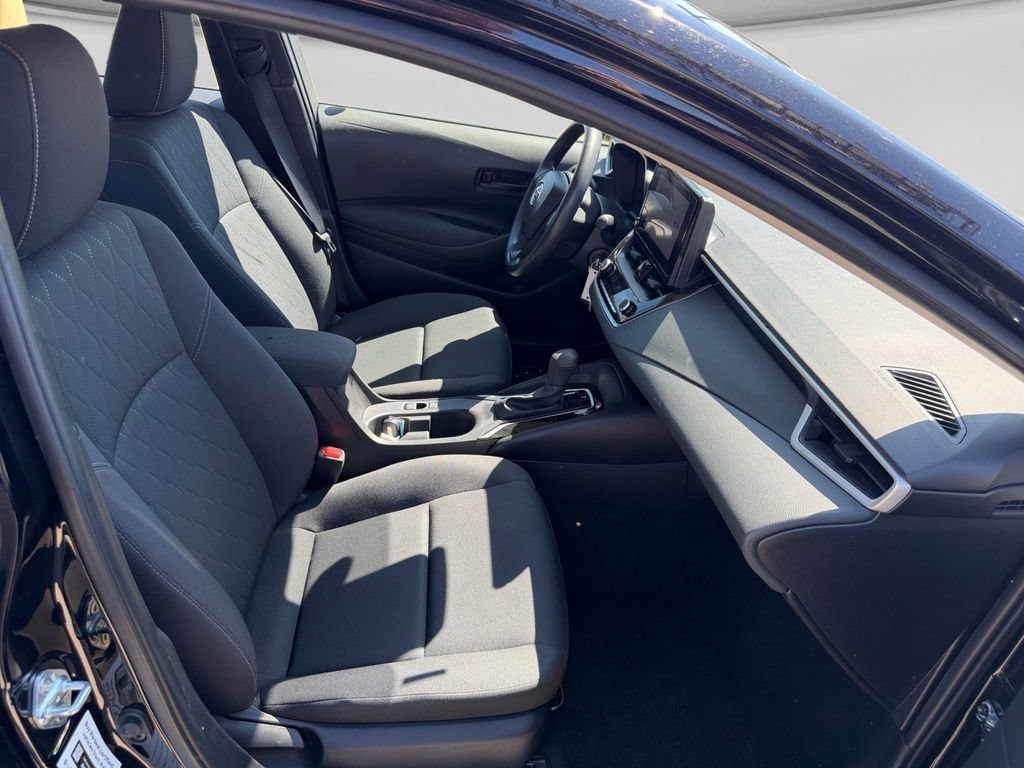 Used 2025 Toyota Corolla LE FWD image 28