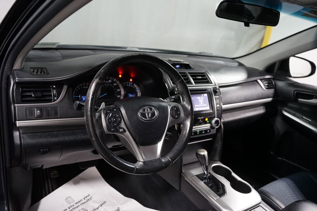 Used 2014 Toyota Camry SE FWD image 10
