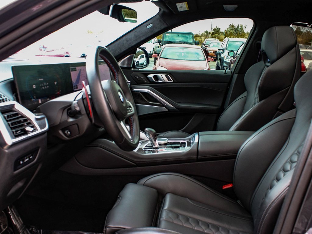 Used 2025 BMW X6 M Competition w/ Executive Package image 34