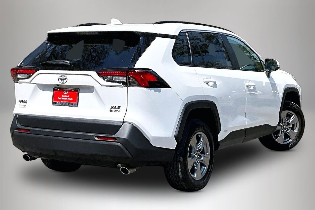 Used 2025 Toyota RAV4 XLE w/ Convenience Package image 5