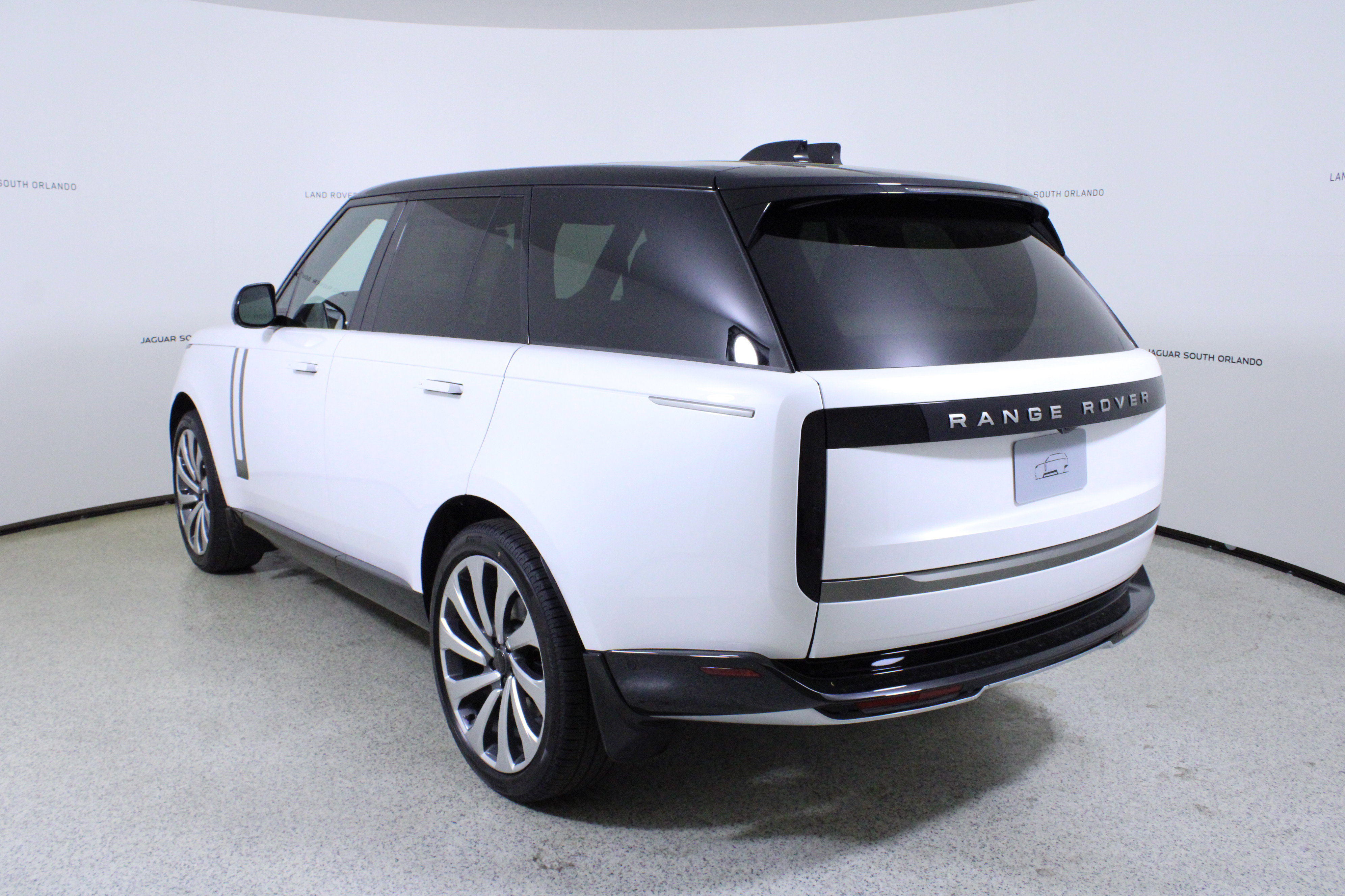 New 2026 Land Rover Range Rover SE image 5