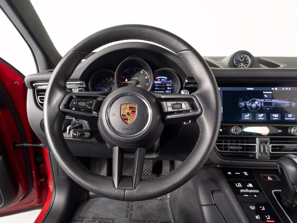 Certified 2026 Porsche Macan AWD/4WD image 6