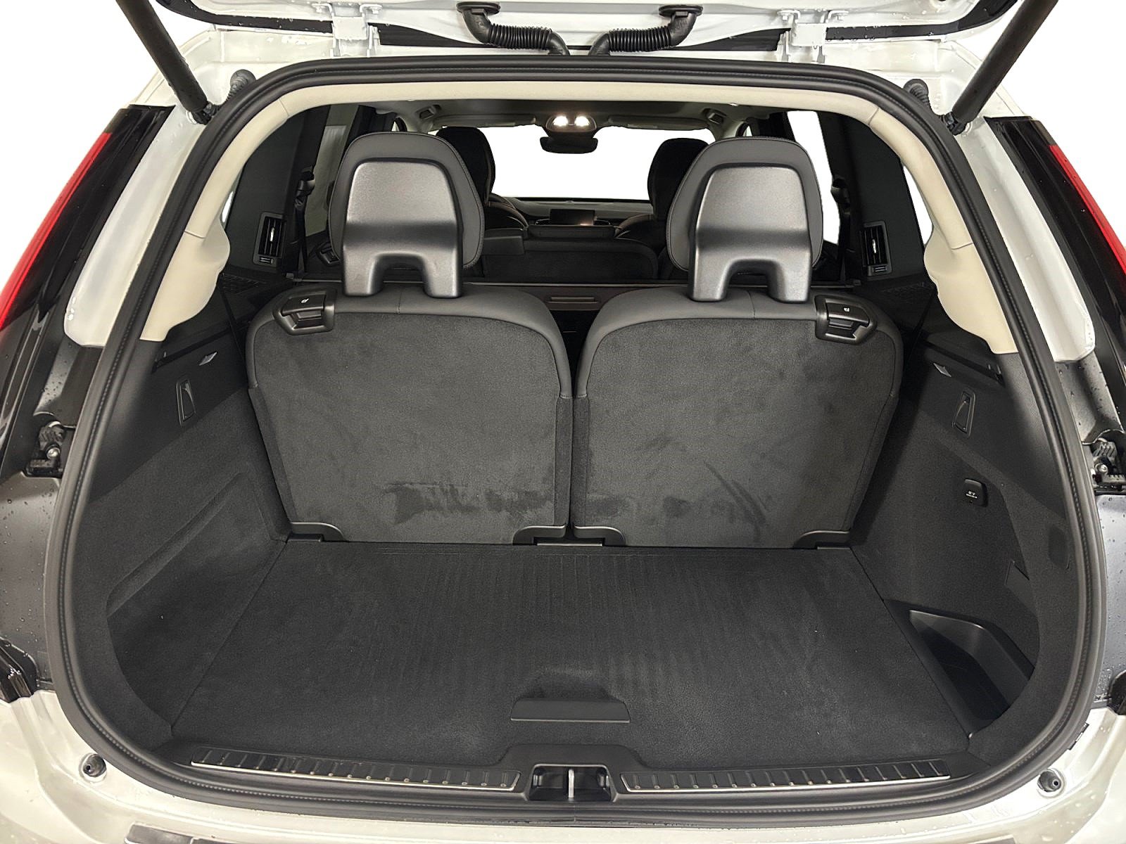 New 2026 Volvo XC90 B6 Plus w/ Protection Package AWD/4WD image 19