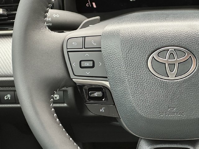 Used 2026 Toyota Camry SE w/ Convenience Package FWD image 12
