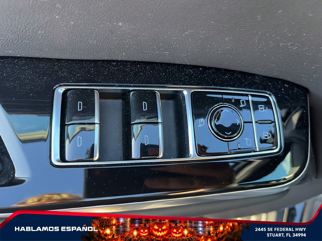 Used 2025 Cadillac Escalade Premium Luxury AWD/4WD image 14