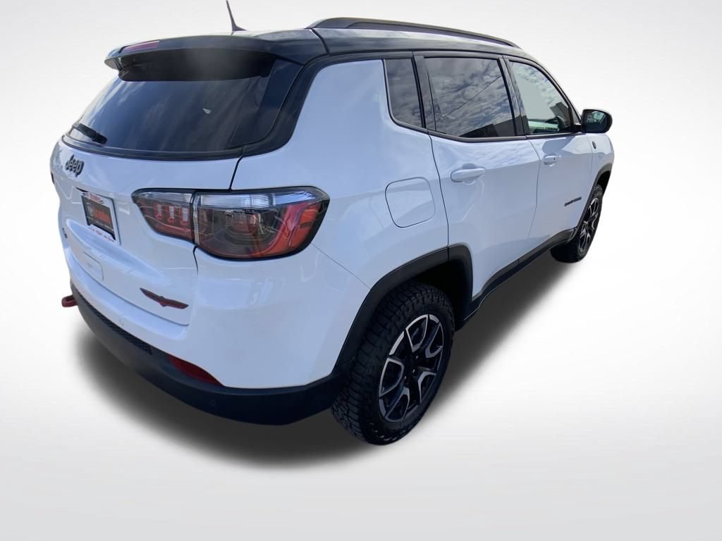 Used 2024 Jeep Compass Trailhawk AWD/4WD image 6