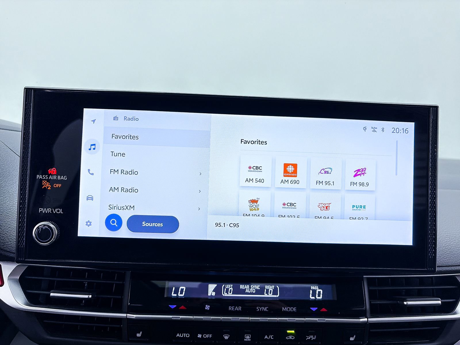 Used 2025 Toyota Sienna XLE FWD image 21