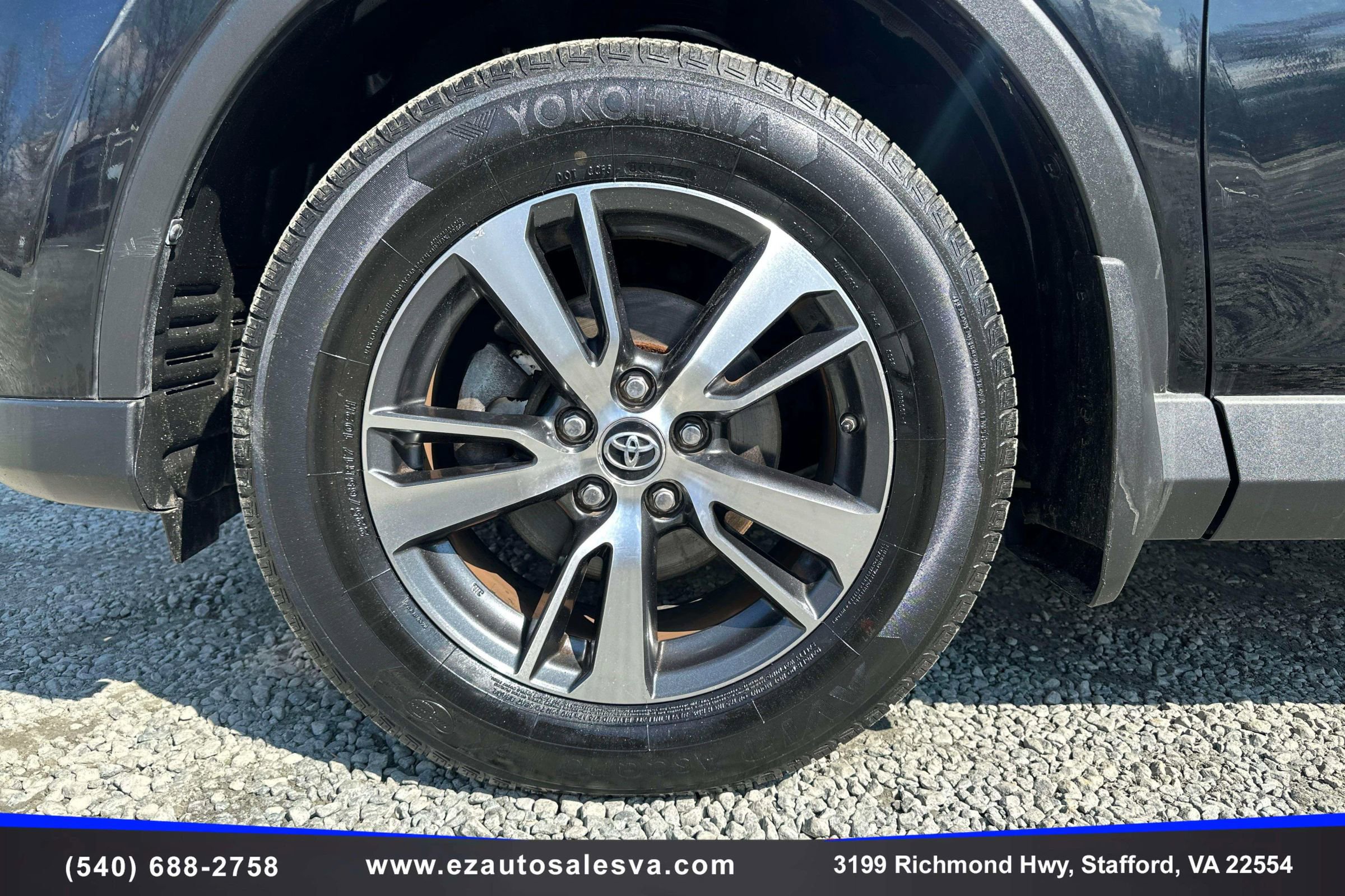 Used 2018 Toyota RAV4 XLE image 10