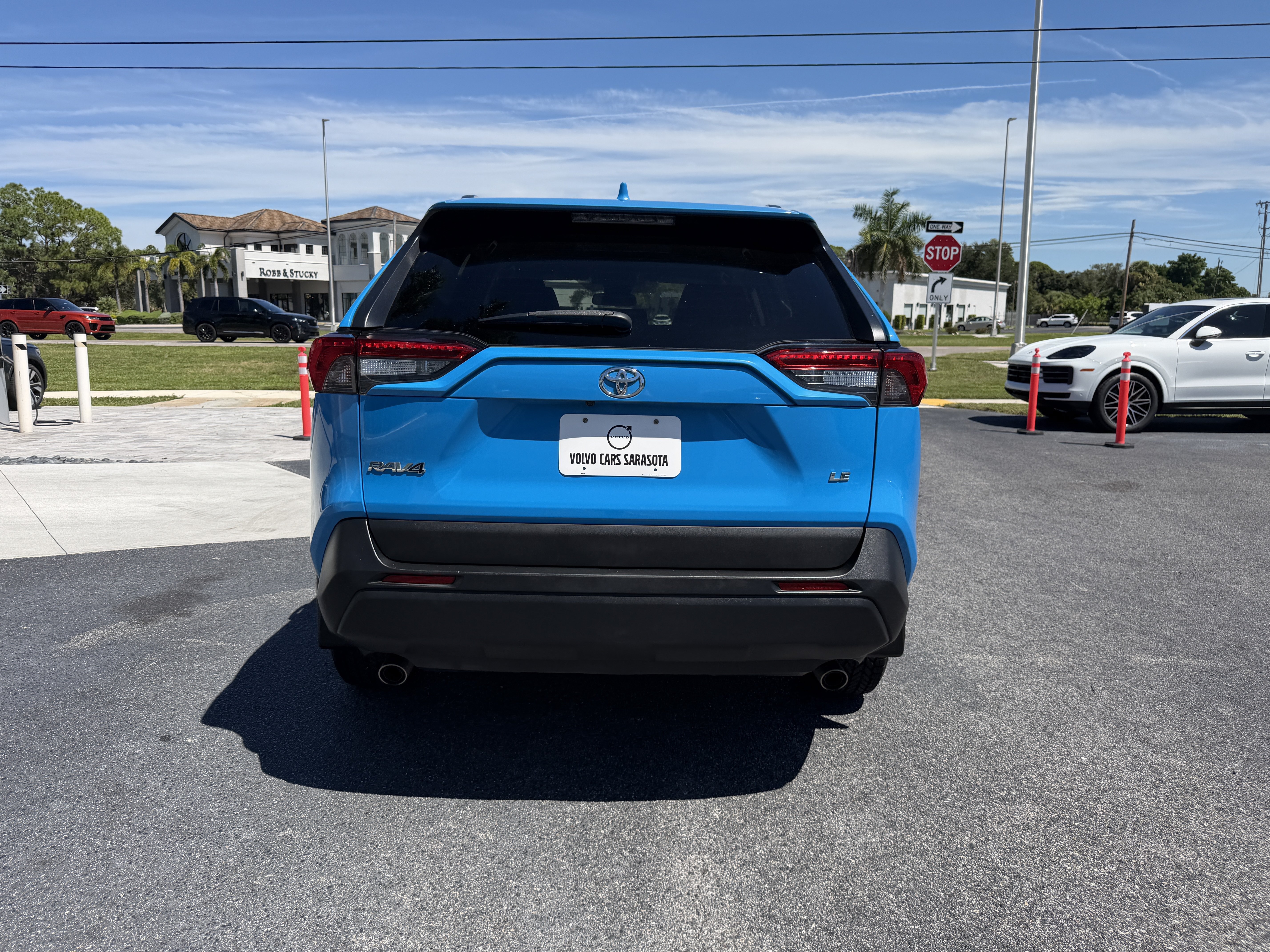 Used 2020 Toyota RAV4 LE FWD image 4