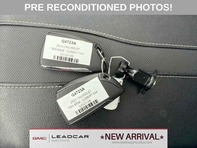 Used 2025 Chevrolet Traverse Z71 w/ LPO, Floor Liner Package AWD/4WD image 30