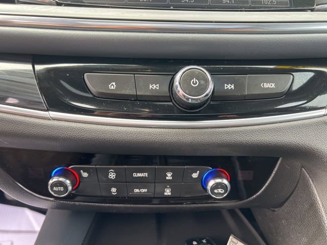Used 2018 Buick Enclave Essence AWD/4WD image 33