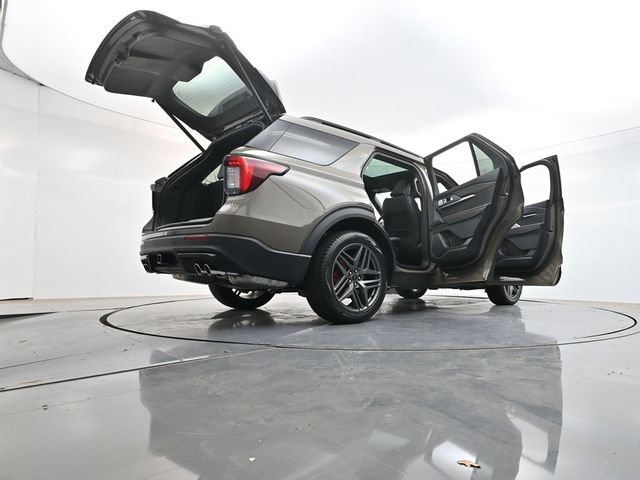 Used 2026 Ford Explorer ST w/ Sun And Sound Package AWD/4WD image 64
