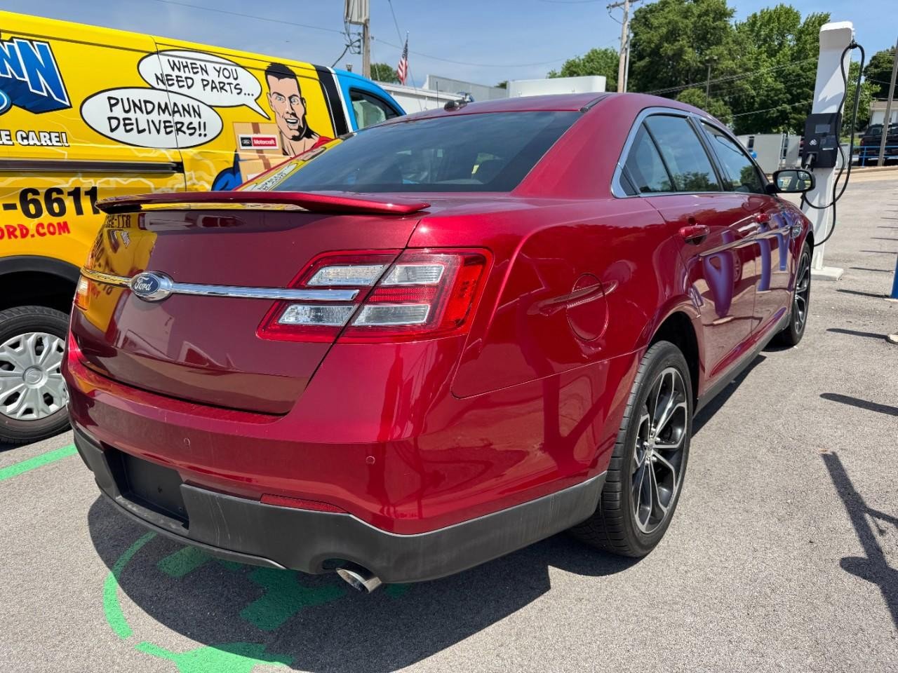 Used 2016 Ford Taurus SHO w/ Sho Performance Package AWD/4WD image 3