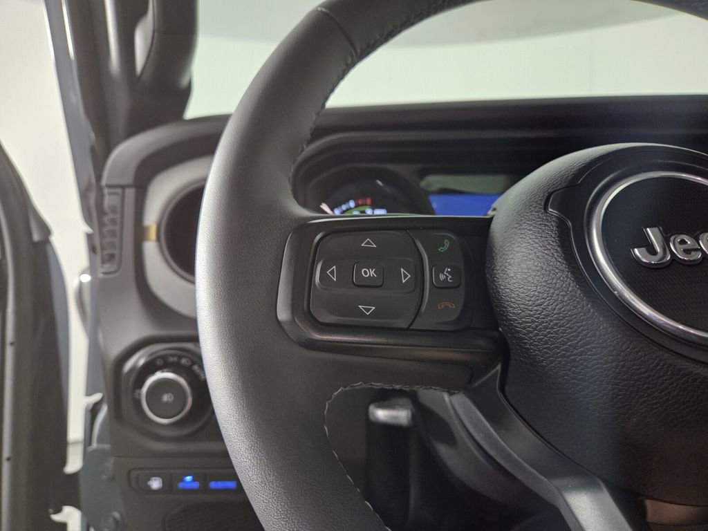Certified 2025 Jeep Wrangler Willys image 19