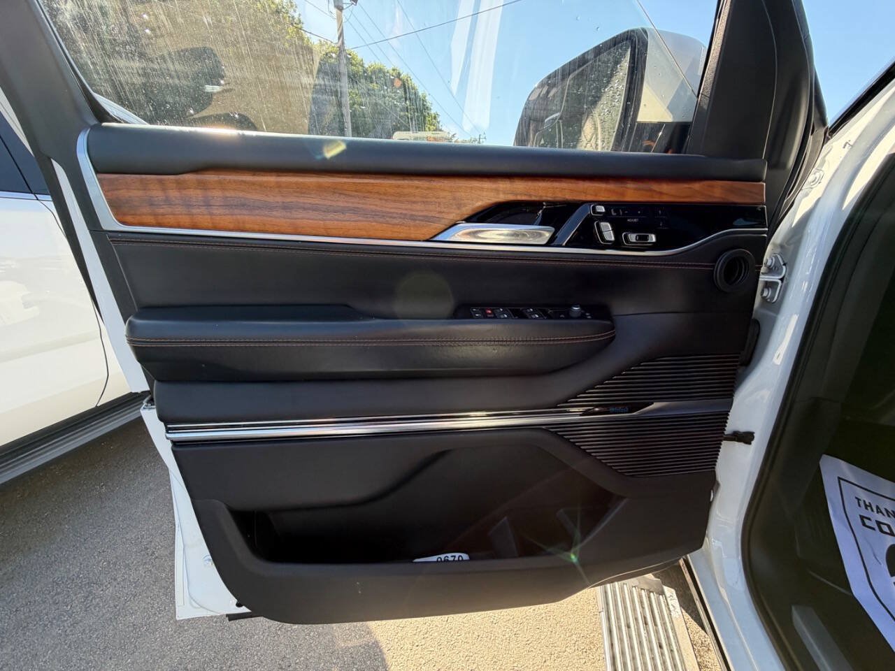 Used 2022 Jeep Grand Wagoneer Series III w/ Rear Seat Video Group 1 AWD/4WD image 14