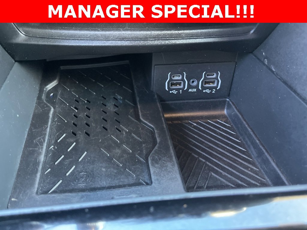 Used 2025 Chrysler Pacifica Limited image 32