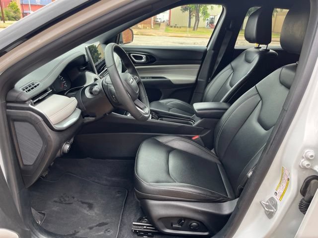 Used 2025 Jeep Compass Limited AWD/4WD image 12