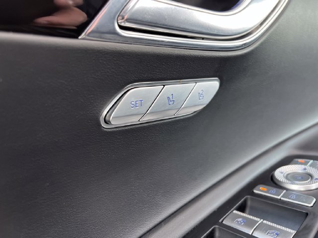 Certified 2025 Genesis GV80 2.5T Standard AWD/4WD image 24