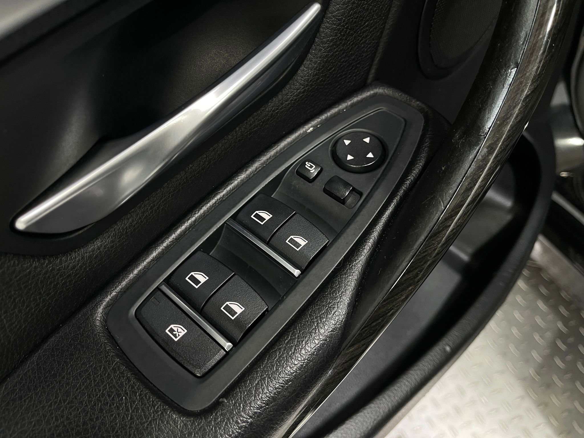 Used 2017 BMW 330e RWD image 16