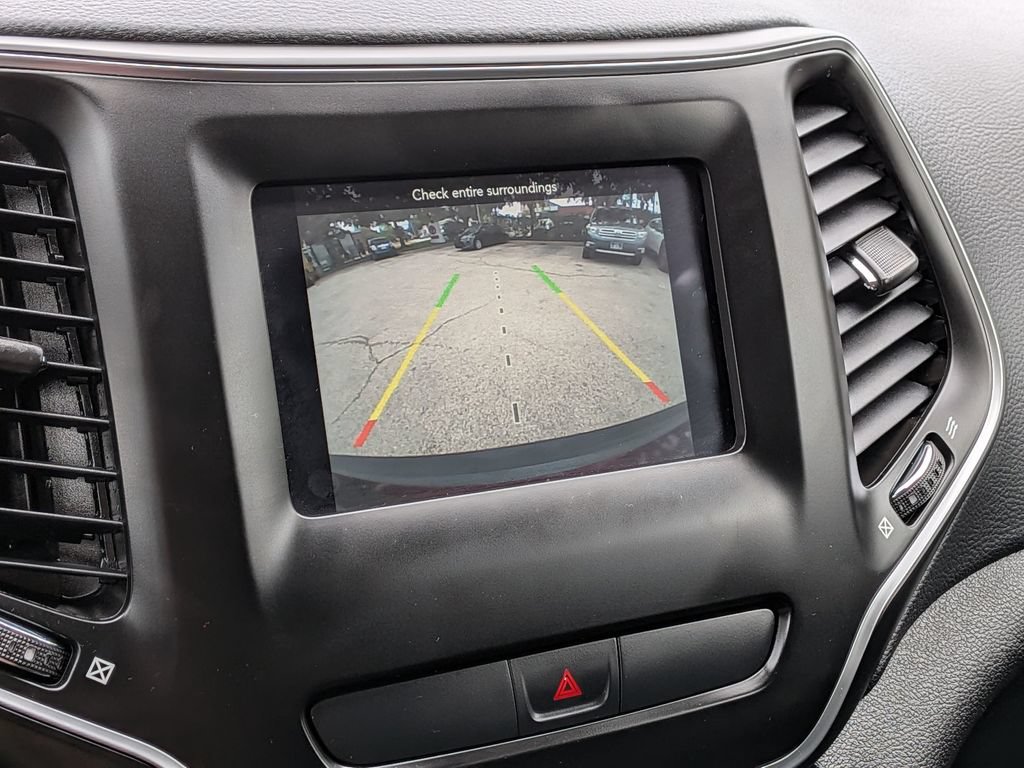 Used 2019 Jeep Cherokee Latitude w/ Popular Appearance Group FWD image 7