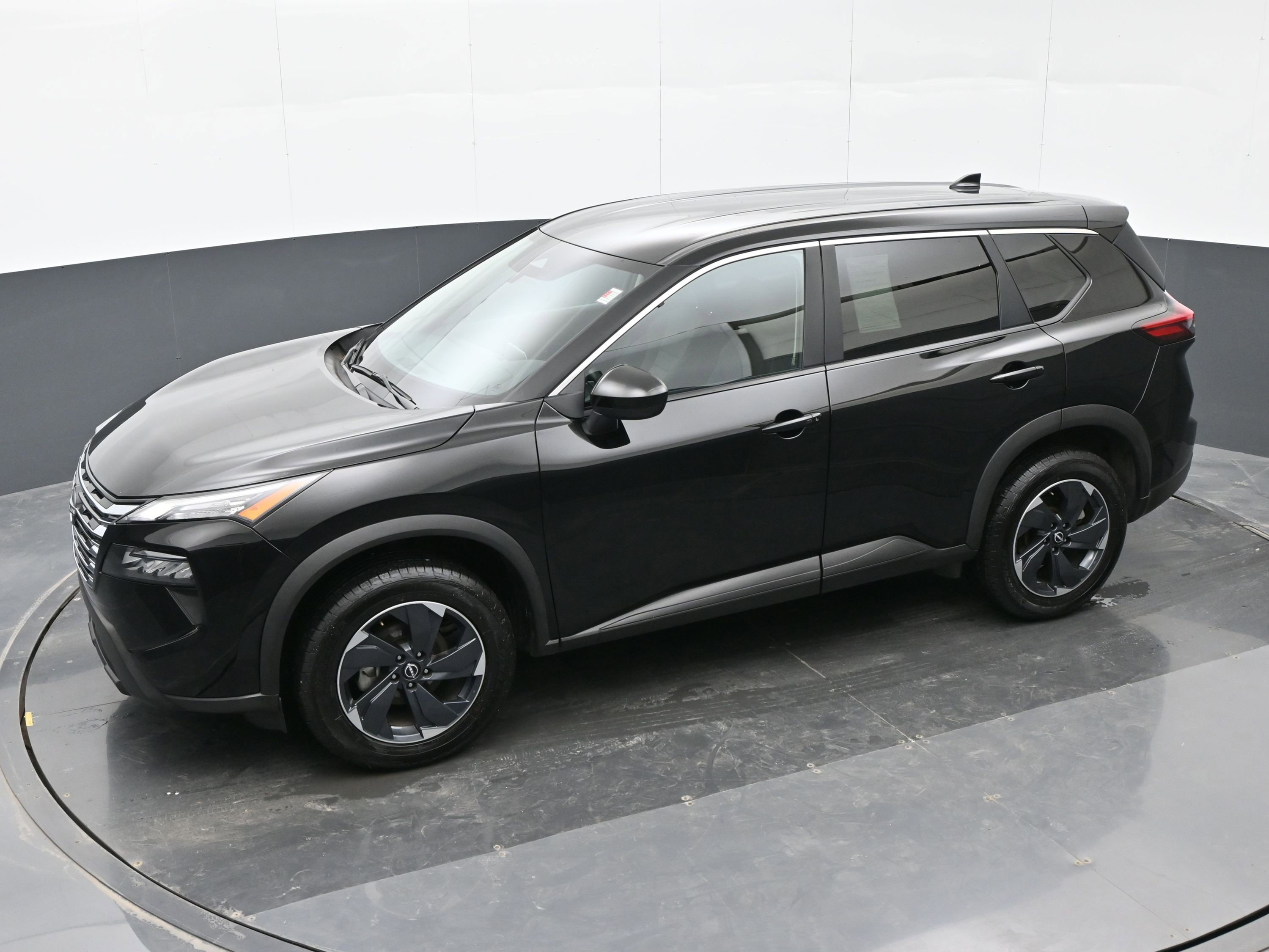 Used 2024 Nissan Rogue SV image 31