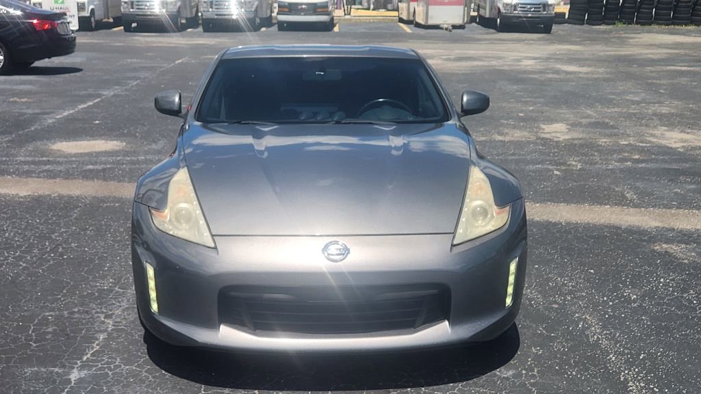 Used 2016 Nissan 370Z Coupe RWD image 9