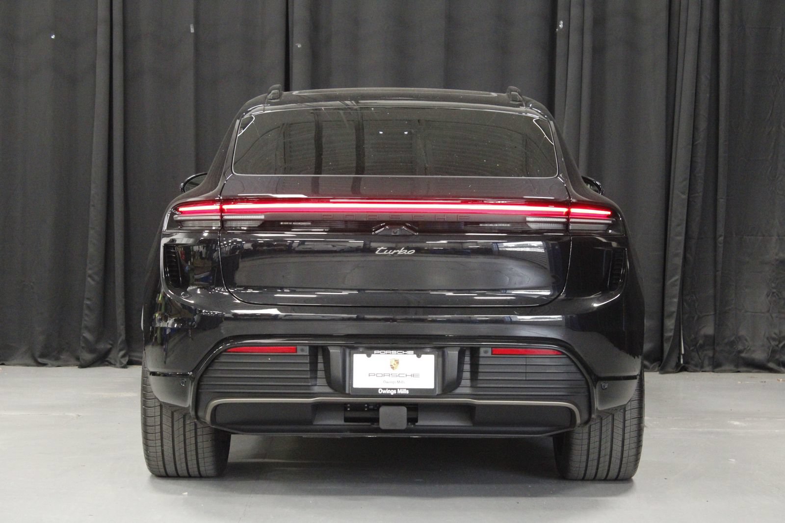 Used 2025 Porsche Macan Turbo Electric AWD/4WD image 6