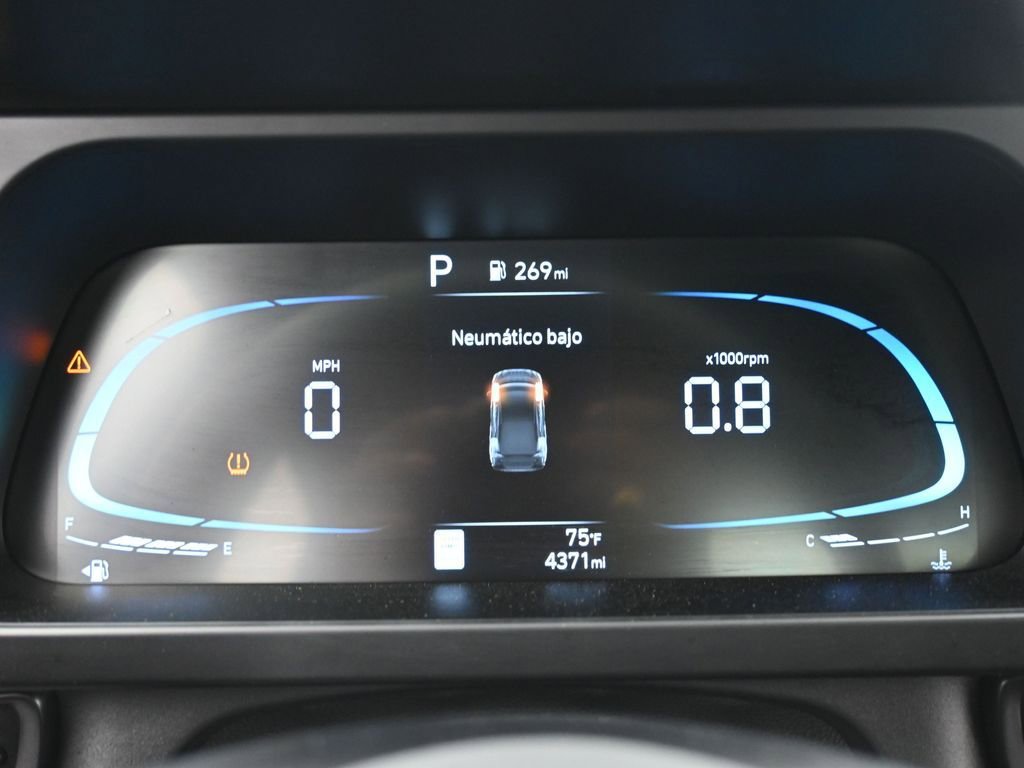 Used 2025 Hyundai Elantra Sport image 23