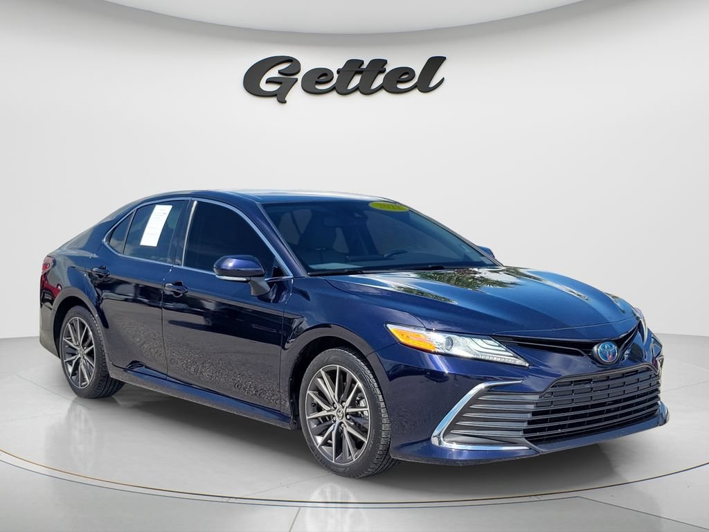 Used 2022 Toyota Camry XLE FWD image 3