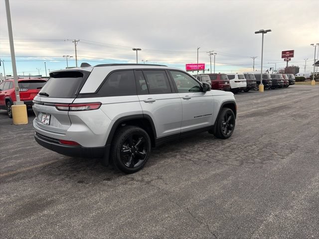 New 2025 Jeep Grand Cherokee Altitude w/ Trailer Tow Package AWD/4WD image 6