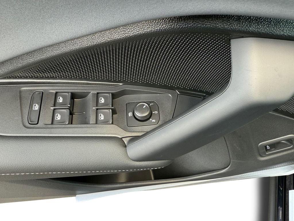 New 2026 Volkswagen Tiguan SE R-Line image 11