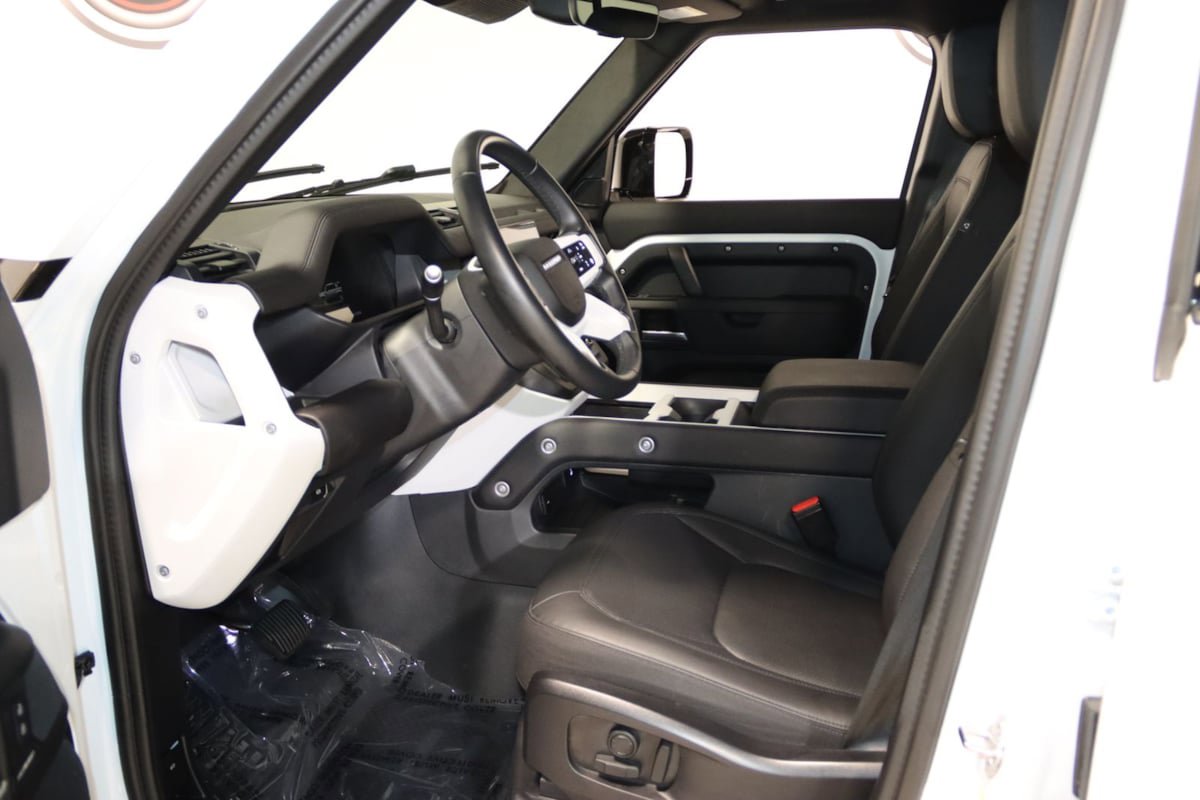 Used 2025 Land Rover Defender 110 S image 38