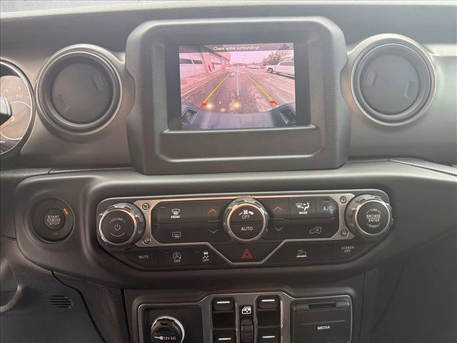 Used 2023 Jeep Gladiator Willys image 18