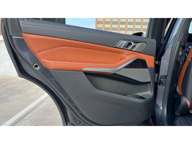 Used 2020 BMW X7 M50i image 16