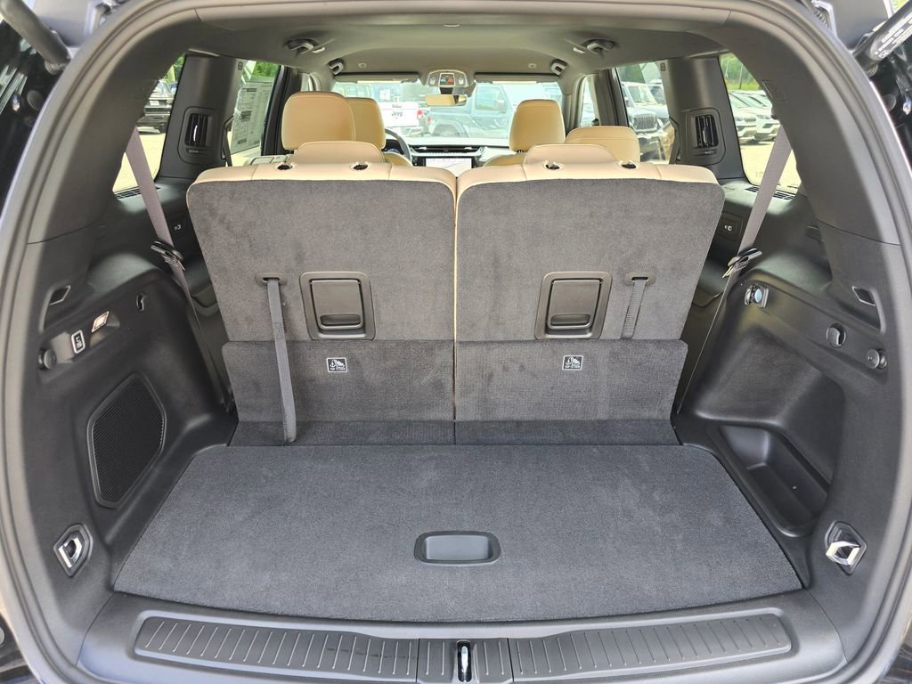 New 2026 Jeep Grand Cherokee L Limited w/ Trailer Tow Package AWD/4WD image 13