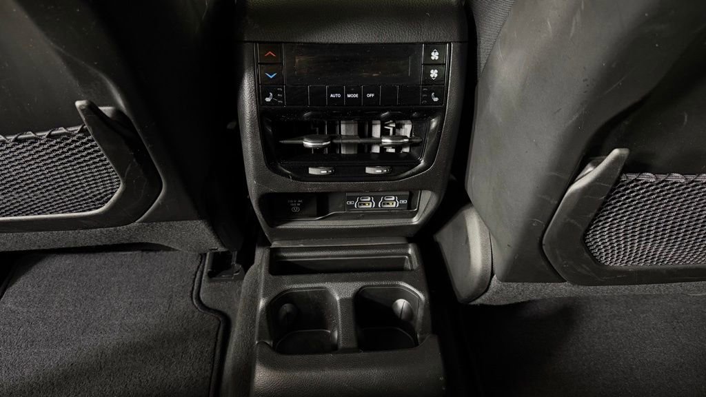 Used 2023 Jeep Grand Cherokee L Limited w/ Black Appearance Package AWD/4WD image 32
