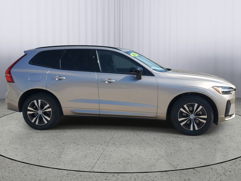 Used 2024 Volvo XC60 B5 Core image 3