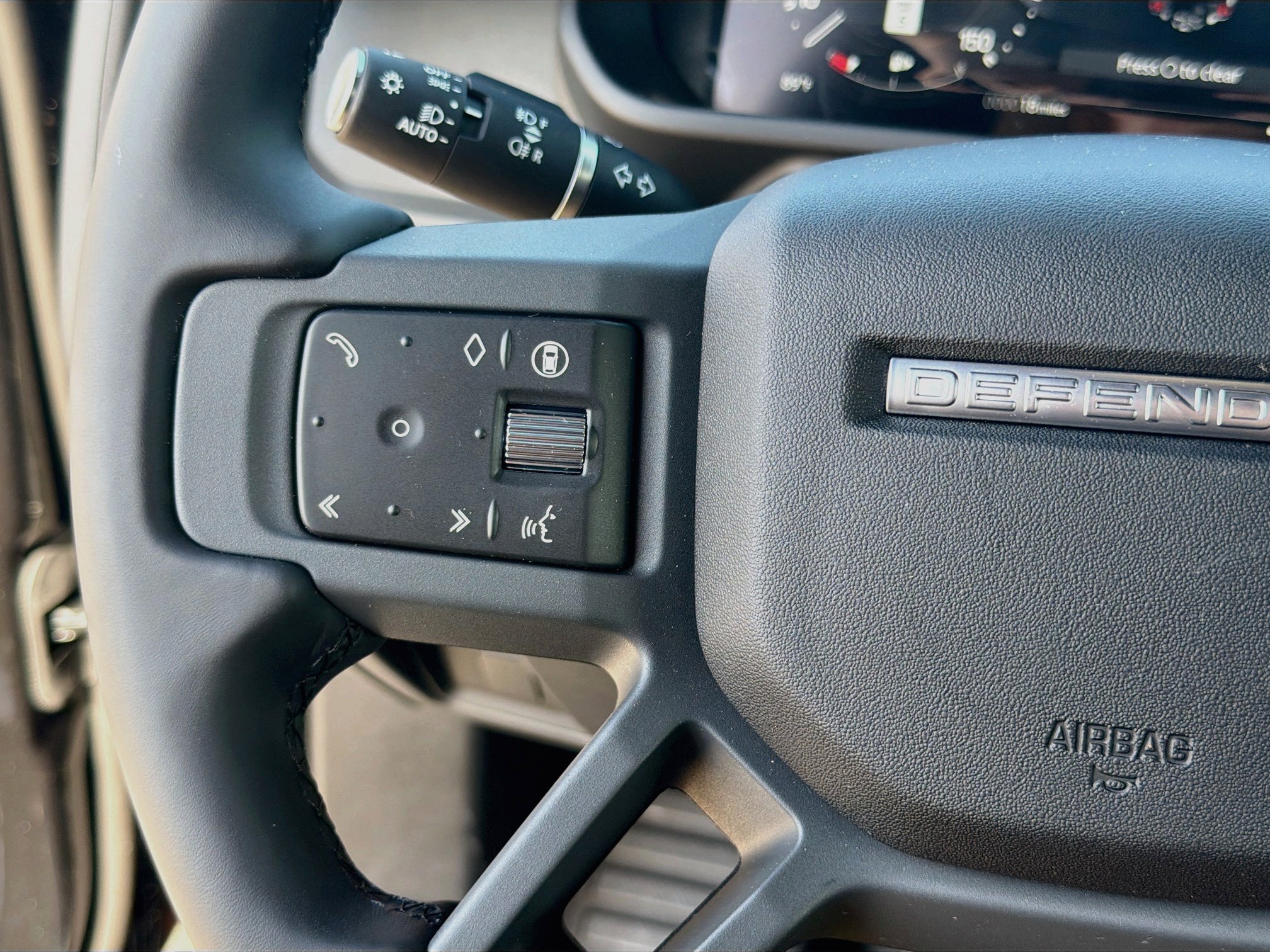 New 2026 Land Rover Defender 110 X-Dynamic SE AWD/4WD image 38