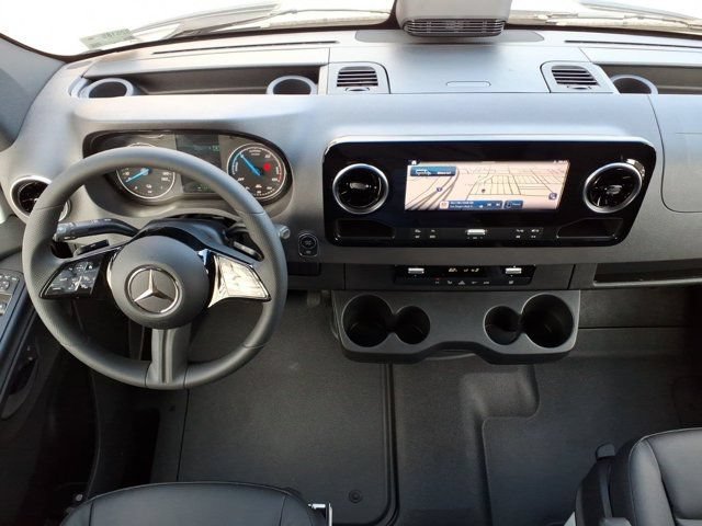 New 2025 Mercedes-Benz eSprinter 170 Cargo image 4