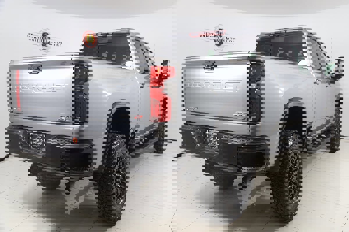 Used 2025 Chevrolet Silverado 2500 ZR2 image 3