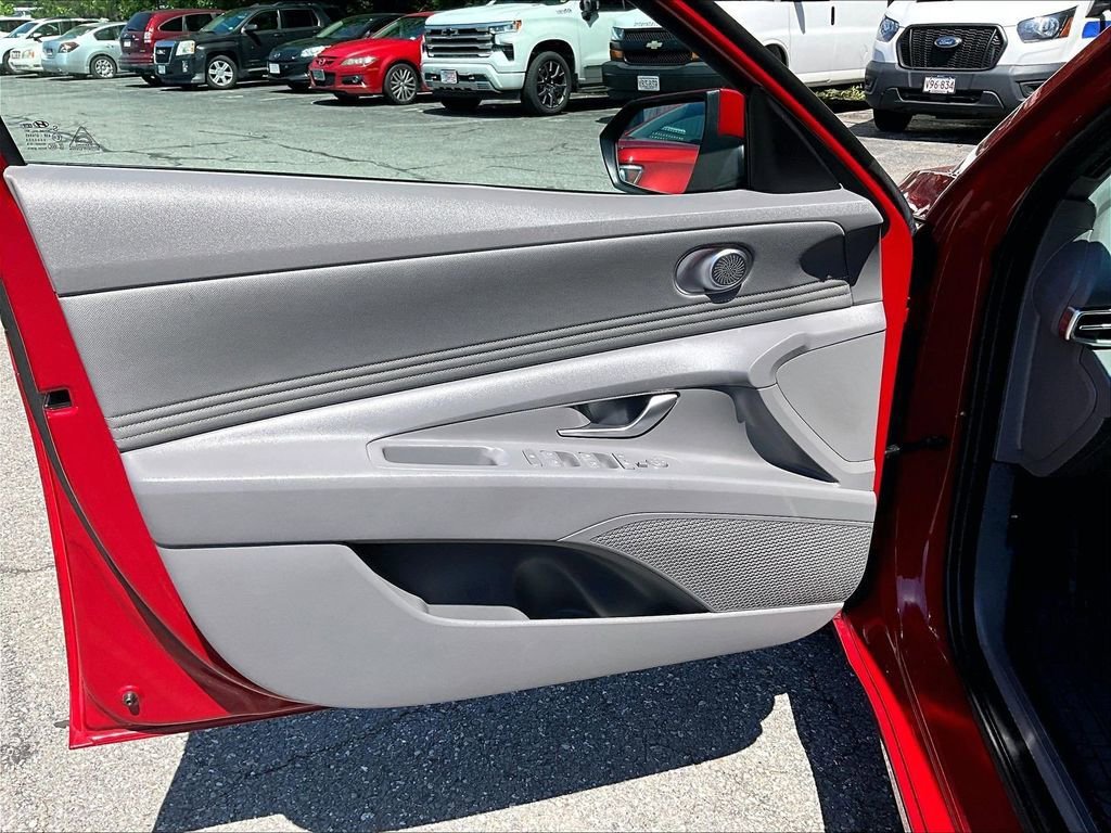 Used 2023 Hyundai Elantra SEL w/ Convenience Package FWD image 9