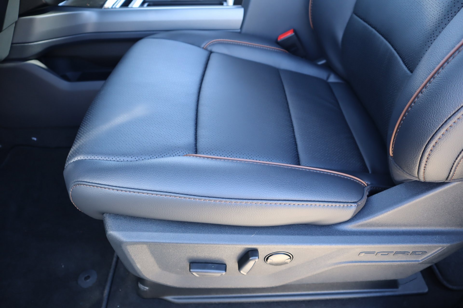 New 2026 Ford F350 Lariat w/ Black Appearance Package image 14