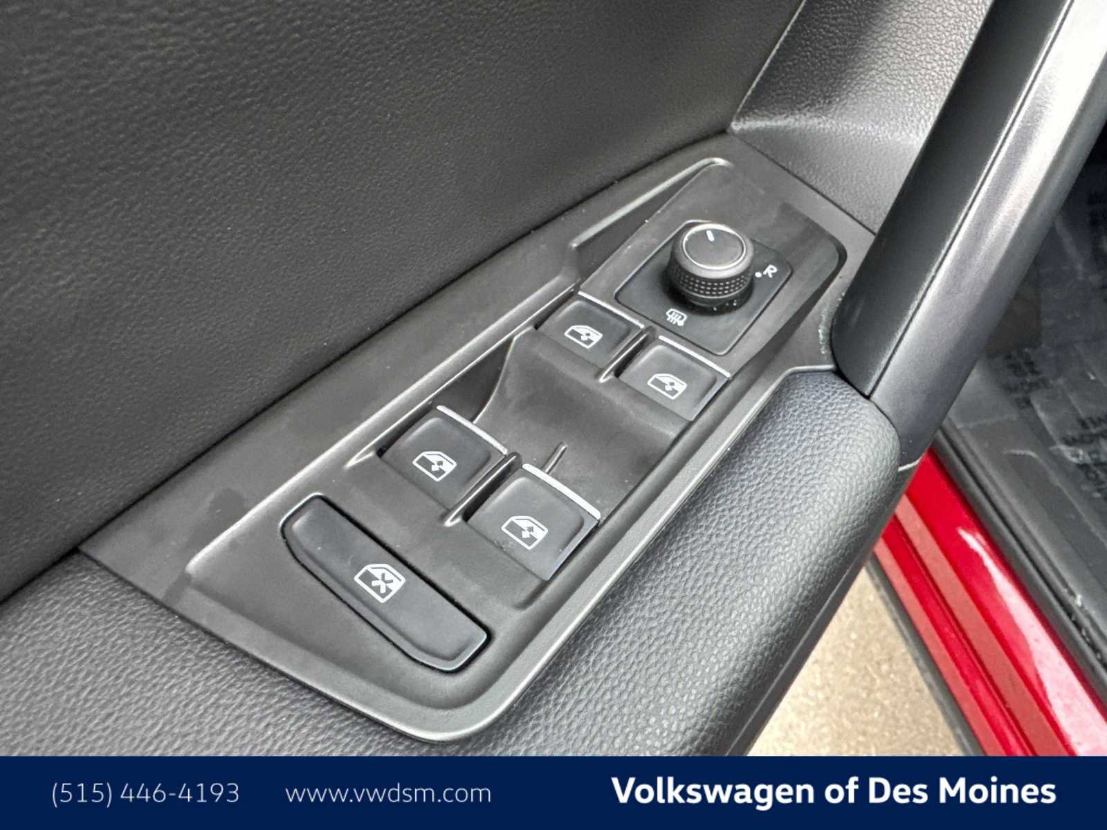 Used 2021 Volkswagen Tiguan SE w/ Panoramic Sunroof Package image 23