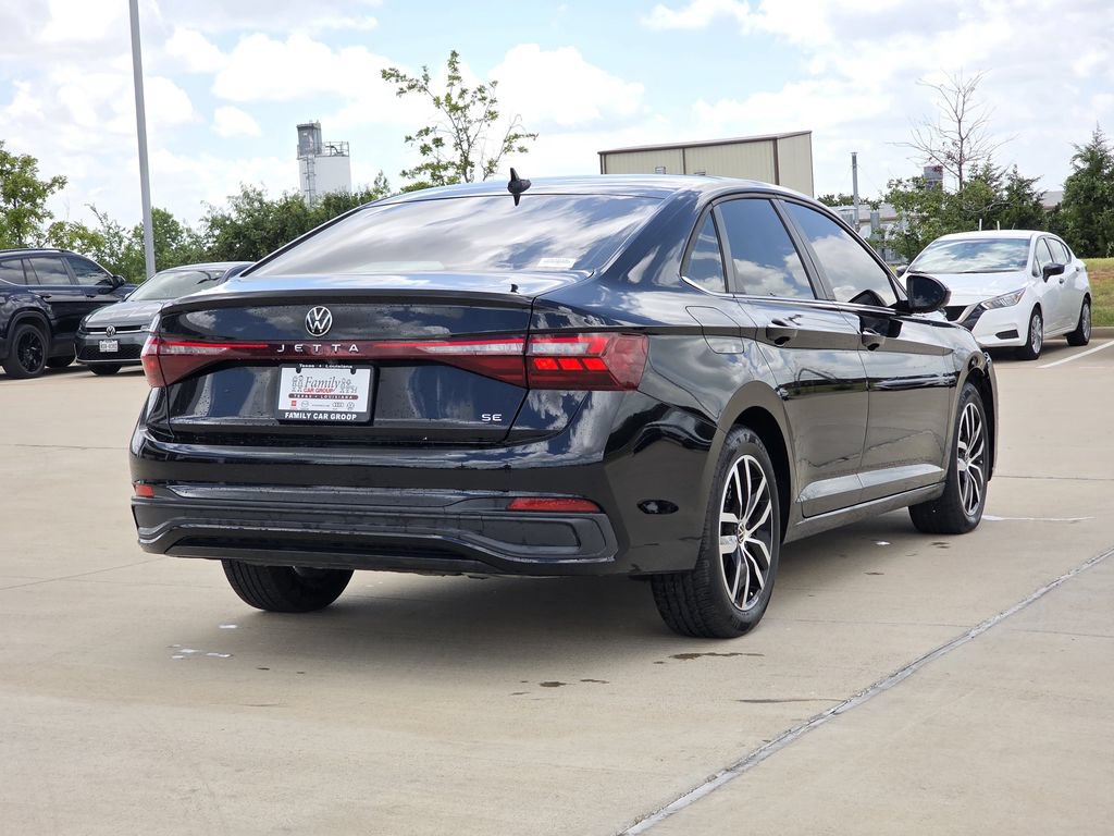 Used 2025 Volkswagen Jetta SE FWD image 4