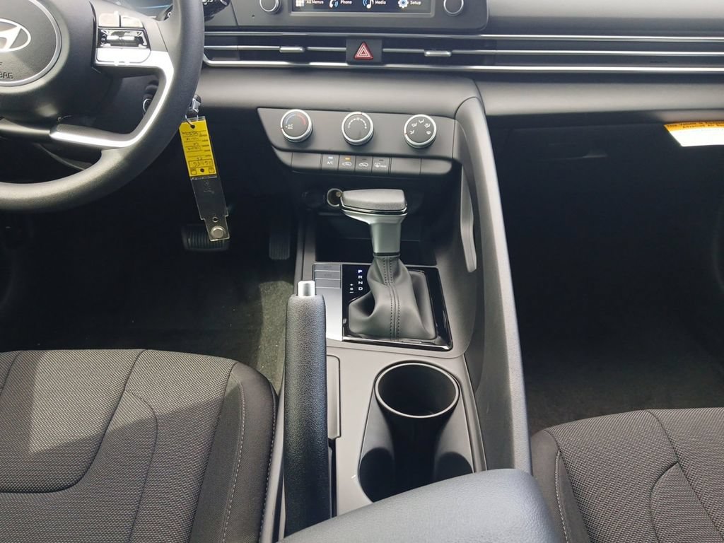 New 2026 Hyundai Elantra SE FWD image 11