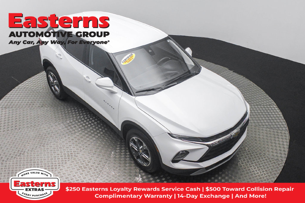 Used 2025 Chevrolet Blazer LT FWD image 4