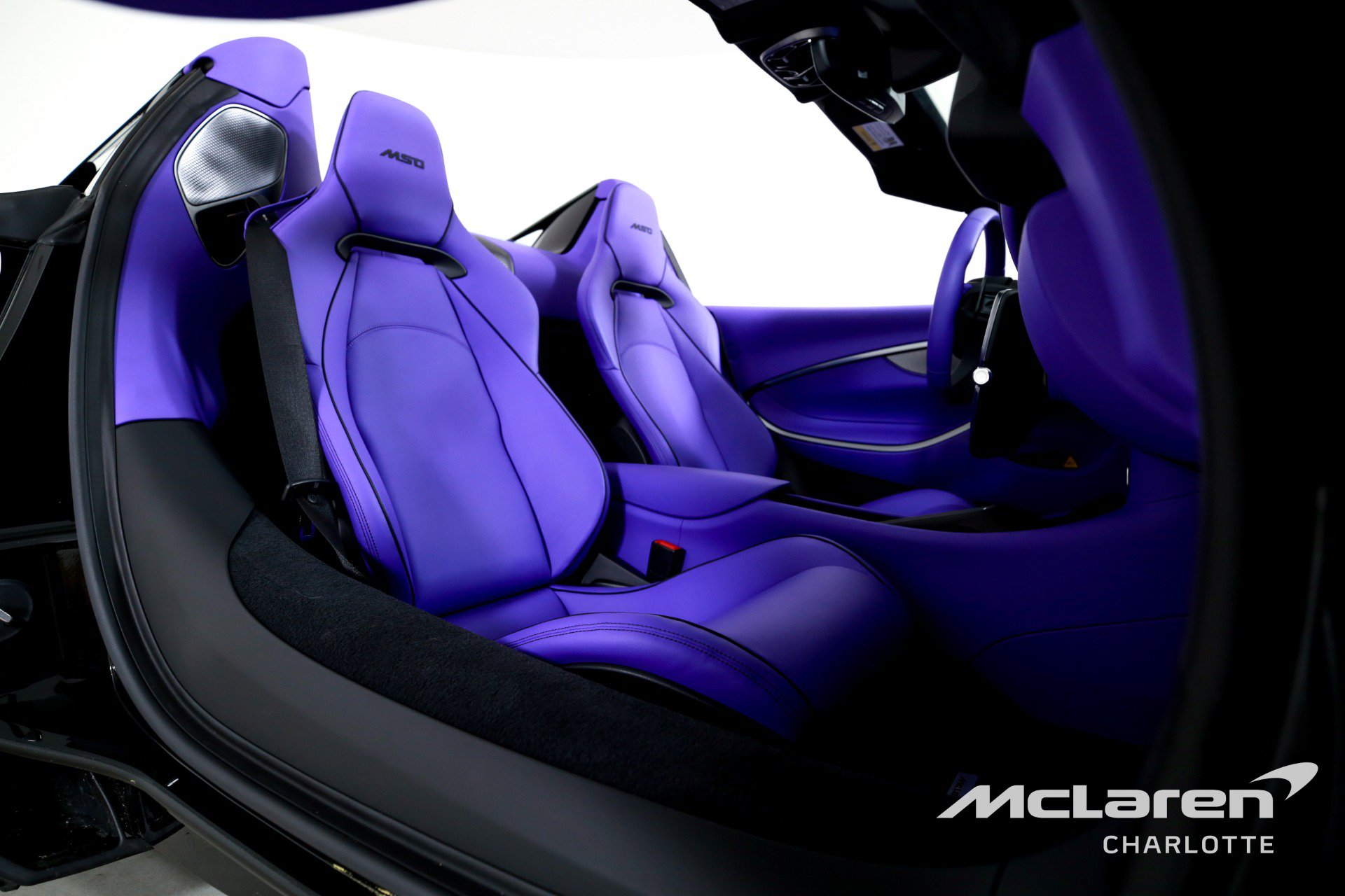 Used 2025 McLaren Artura Spider image 20